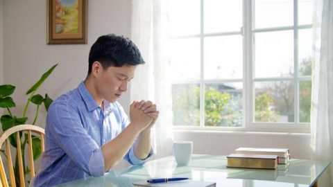 Pendiente de un hilo